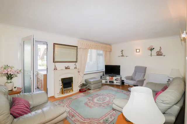 Photo 2 — Recreation Close, Felixstowe, Suffolk, IP11 9BE