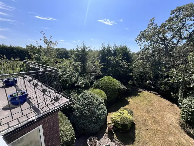 Valley Drive, Handforth, SK9, photo 2
