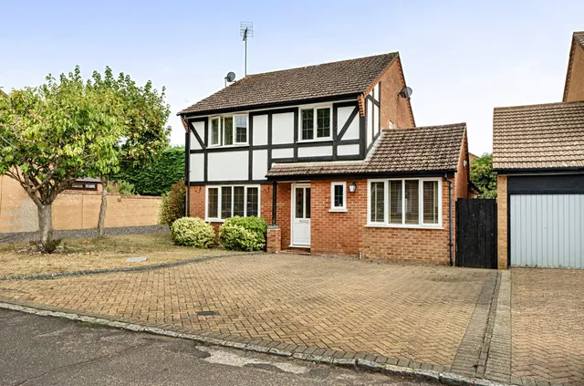 Pinecroft Road, Wokingham, Berkshire, RG41 4AL, photo 1