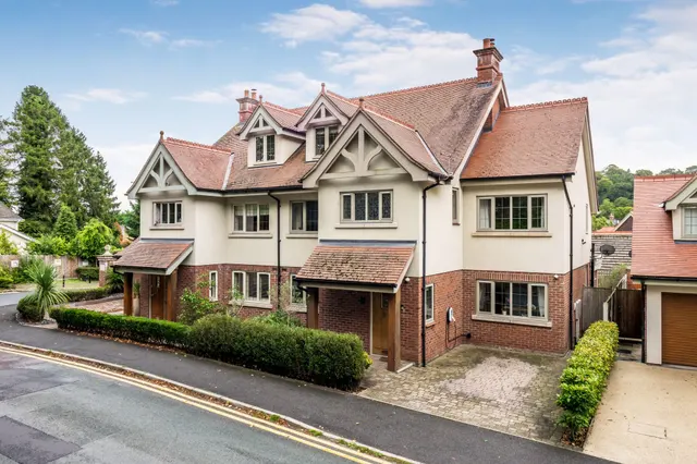 Heyes Lane, Alderley Edge, photo 1
