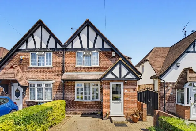 Bennetts Avenue, Greenford, UB6, photo 1