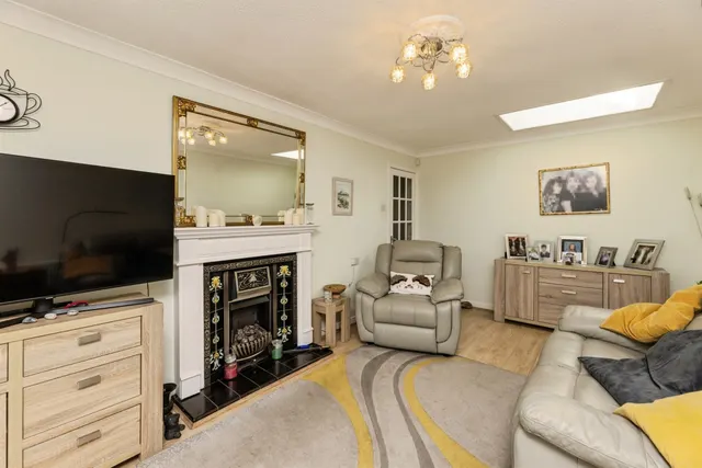Photo 2 — Crabtree Drive, Great Houghton, Barnsley