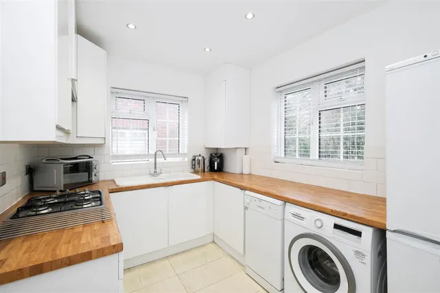 High Road, Loughton, IG10, photo 3