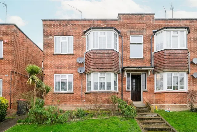 High Road, Loughton, IG10, photo 1