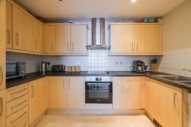 Photo 3 — 229 Berglen Court, 7 Branch Road, London
