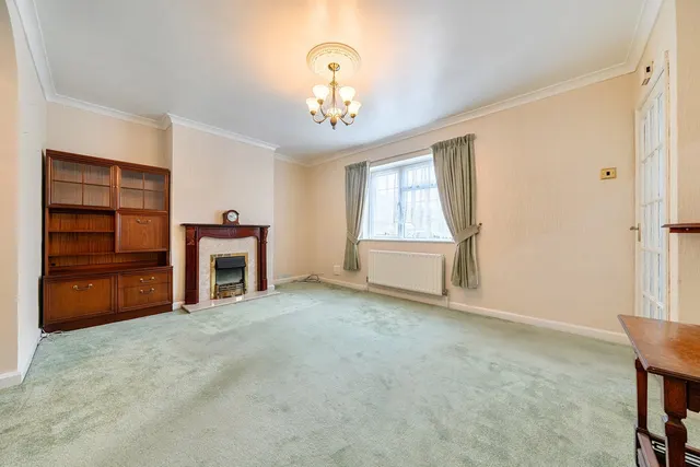 Photo 2 — Page Crescent, DA8