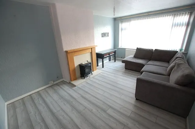 Broadway, Chadderton, OL9, photo 2