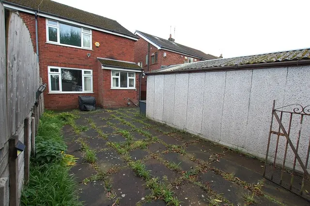 Broadway, Chadderton, OL9, photo 1