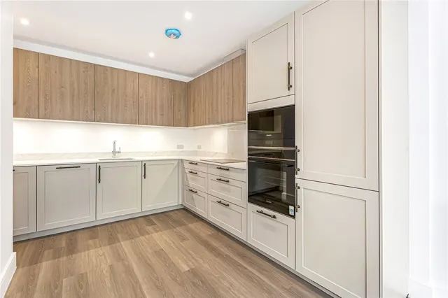 Photo 2 — Chase Side, Southgate, London, N14 4PR