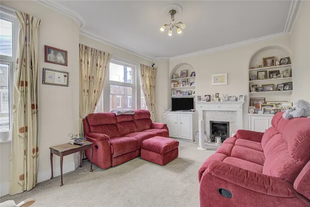 Photo 2 — Edenvale Street, Fulham, London, SW6