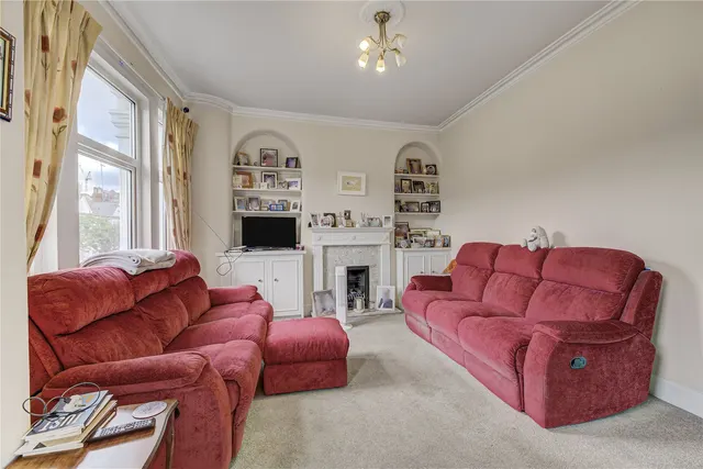 Photo 3 — Edenvale Street, Fulham, London, SW6