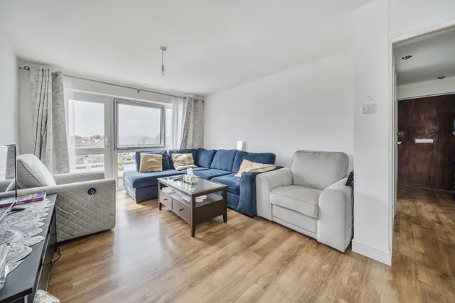 Balmain Close, Ealing, W5, photo 2