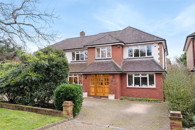 Old Farm Road, Hampton, TW12 3RL, photo 1