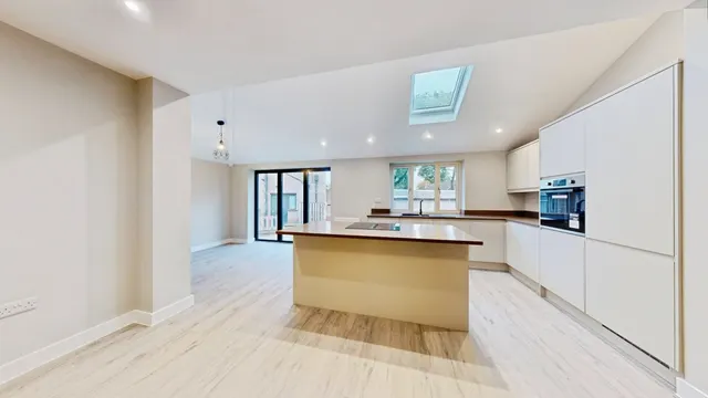 Bradford Road, Otley, LS21, photo 2