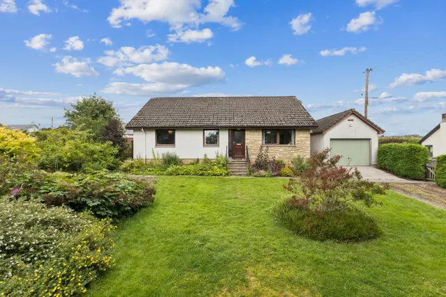 Glenfield Cottage, Logiealmond, PH1, photo 1