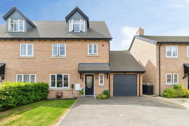 Bates Avenue, Arlesey, SG15, photo 1