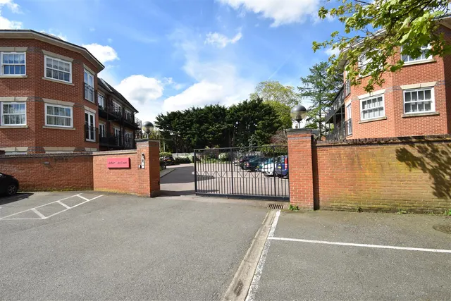 Apartment 11, Robert Ellis Court St. Martins Road, Knebworth, SG3 6EL, photo 1