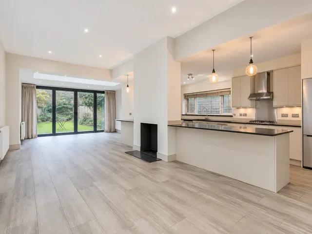 Cranhurst Road, London, NW2, photo 2