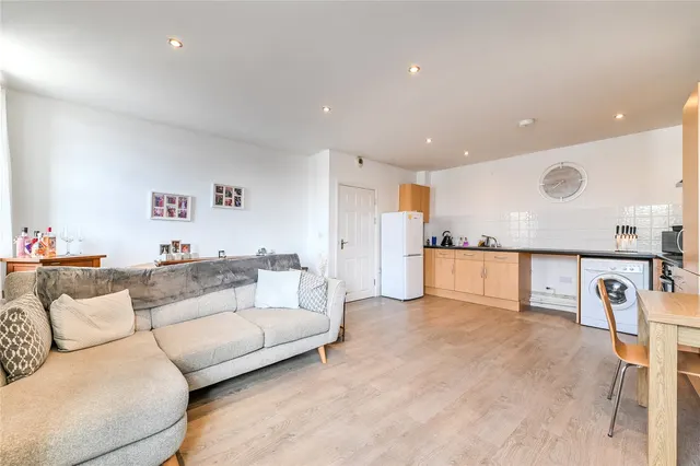 Dover Road East, Northfleet, DA11, photo 2