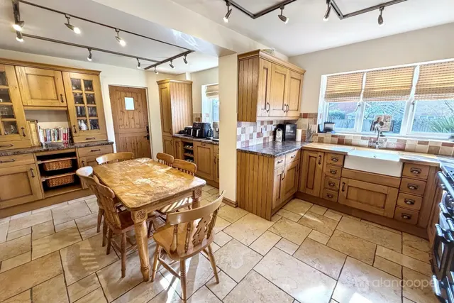 Chichester Close, St Nicolas Park, CV11, photo 2