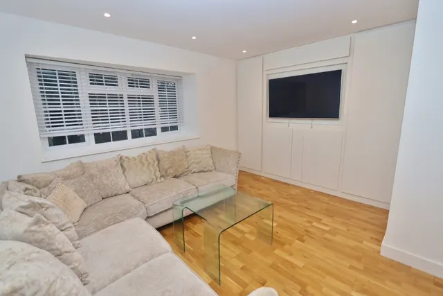Photo 2 — Barkwood Close, Romford, Essex, RM7 7AG