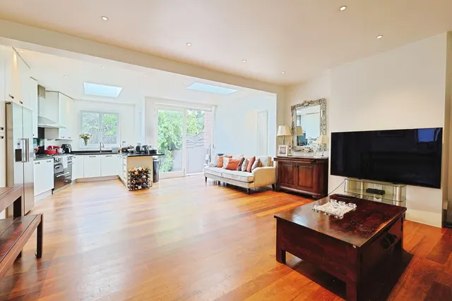 Lexden Road, Acton, W3, photo 1