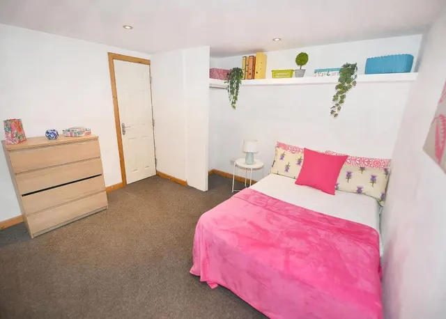 Davenport Avenue, Withington, M20, photo 3
