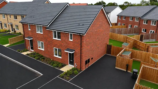 Hotspur Gardens, Upper Lighthorne, CV33, photo 1