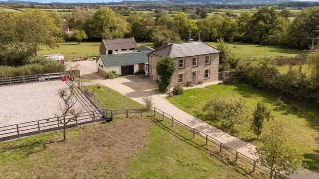 4 bedroom house, Mapperton Hill, Milton on Stour, SP8
