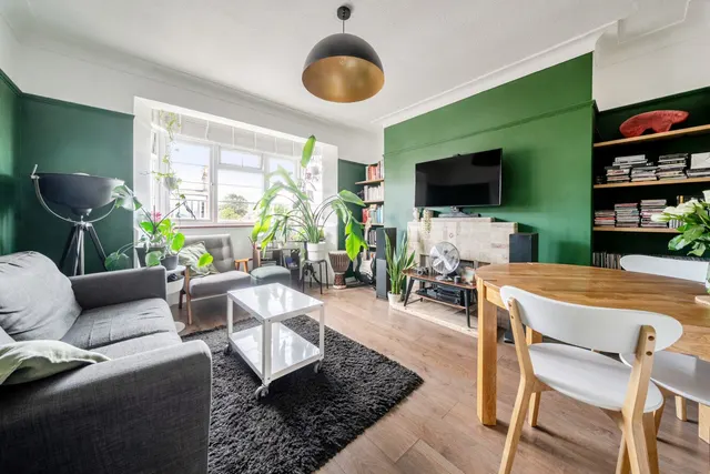 The Vale, Acton, W3, photo 1