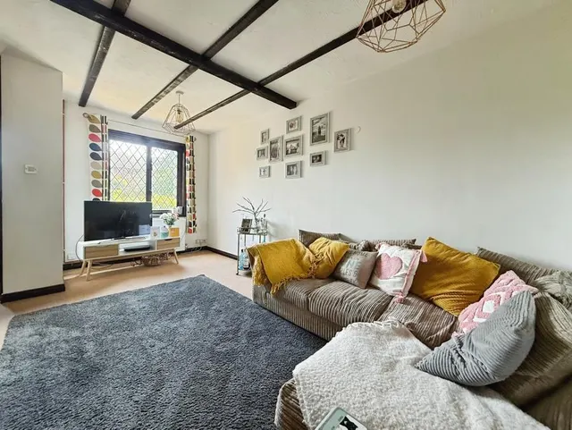 Merryman Drive, Crowthorne, RG45, photo 2