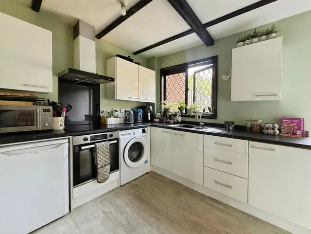 Merryman Drive, Crowthorne, RG45, photo 3