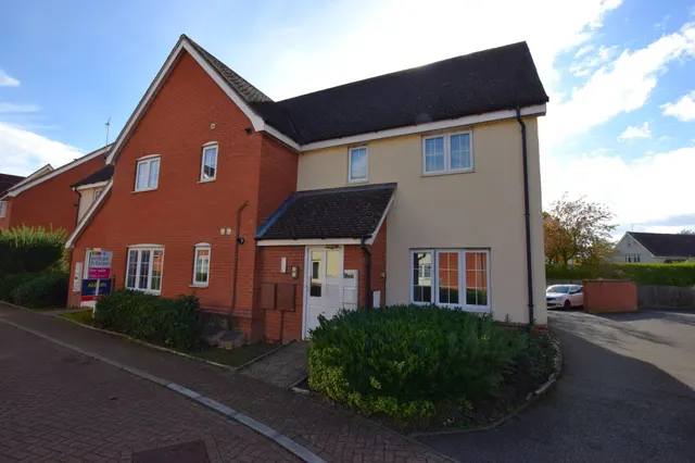 South Wootton, photo 1