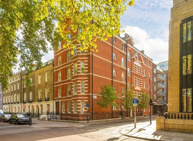Red Lion Square, Holborn, WC1R, photo 1