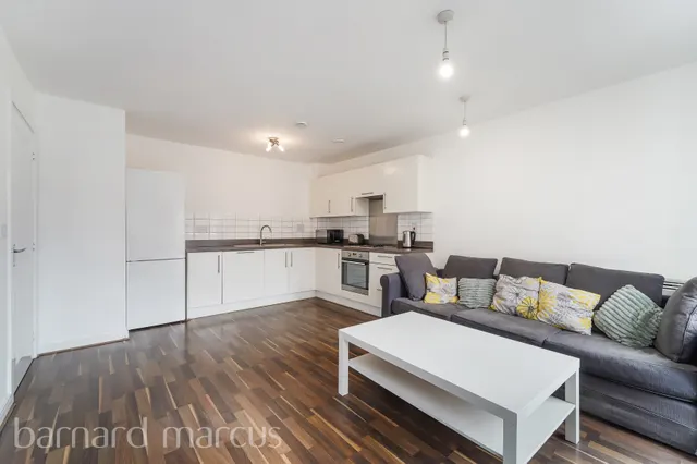 Photo 2 — Schoolgate Drive, MORDEN