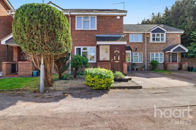 Paddington Close, Hayes, UB4, photo 1