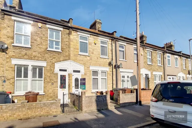 Heath Road, Chadwell Heath, RM6, photo 1