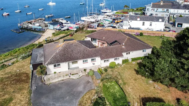 Mudeford, BH23, photo 1