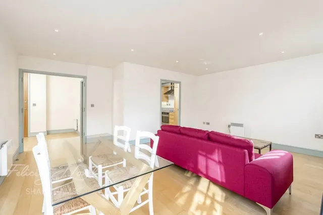 Cayenne Court, photo 2