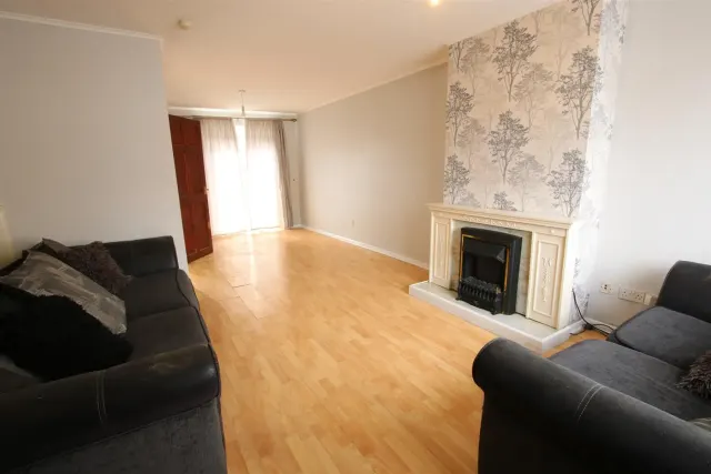 Photo 3 — Swan Road, Hailsham, BN27