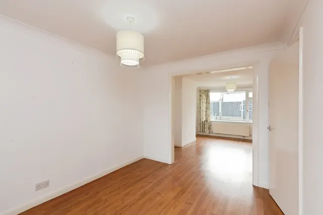 Faulkner Place, Bagshot, GU19, photo 3