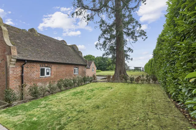 Photo 2 — Hillside Manor Cottages Brookshill, H...