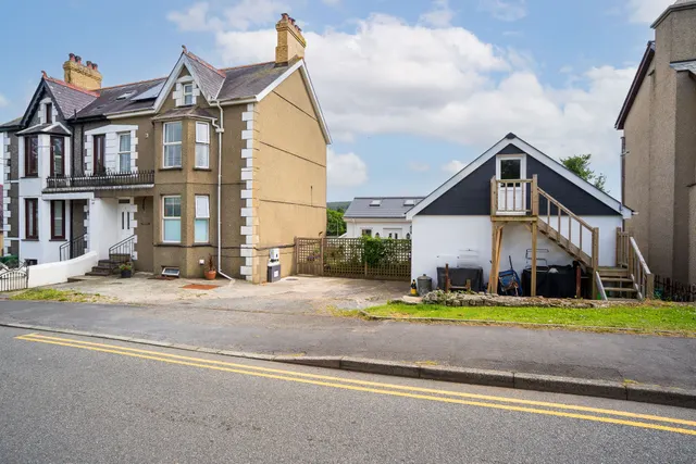 Photo 2 — Birkdale, Llanbedrog, Pwllheli, Gwynedd, LL53 7NU