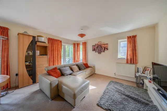 Photo 3 — Linden Avenue, Watford, WD18