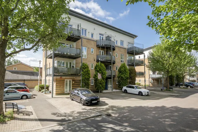 Linden Avenue, Watford, WD18, photo 1