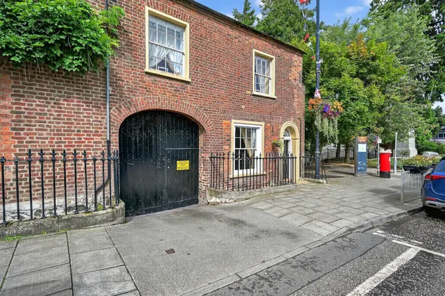 Main Street, Royal Hillsborough, BT26, photo 3