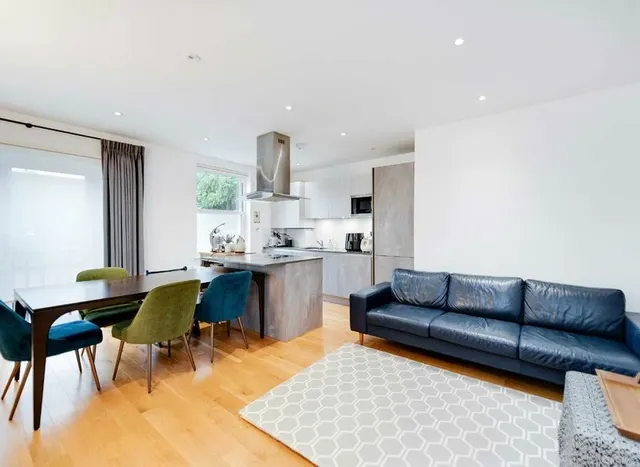 Photo 2 — Eaton Rise, Ealing, W5