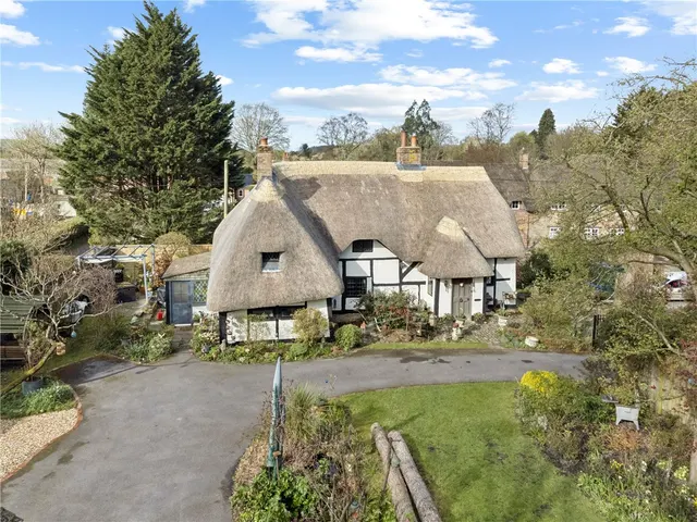 High Street, Burbage, SN8, photo 1