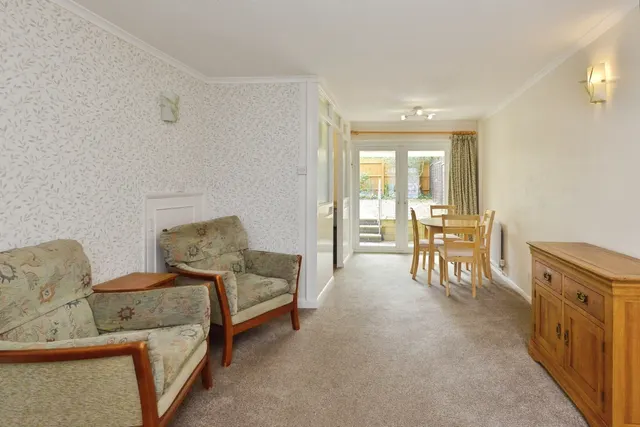 Photo 3 — Hale Avenue, Stony Stratford, Milton Keynes, Buckinghamshire, MK11