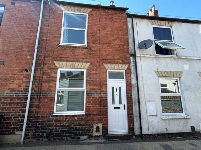 Railway Terrace, Grantham, Lincolnshire, photo 1